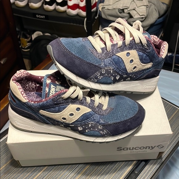 Saucony Other - Saucony Originals Navy and Cream Sneakers